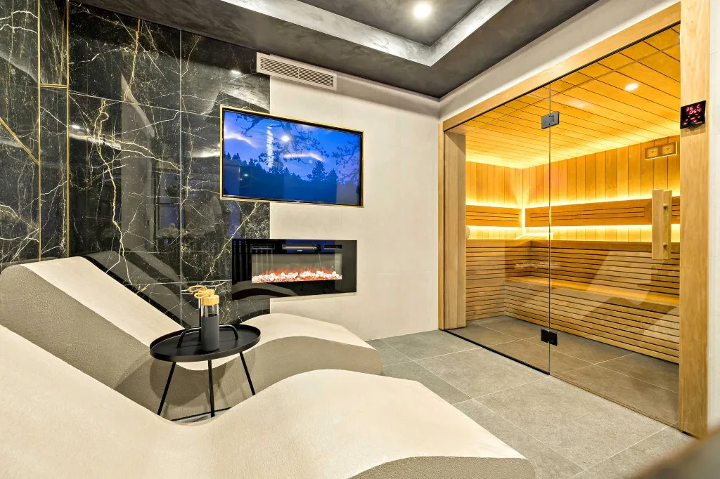 Modern Six-Bedroom Villa with Pool in Makarska