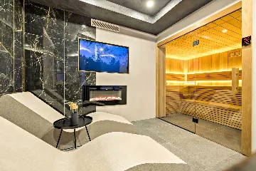 Modern Six-Bedroom Villa with Pool in Makarska