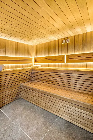 Modern Six-Bedroom Villa with Pool in Makarska