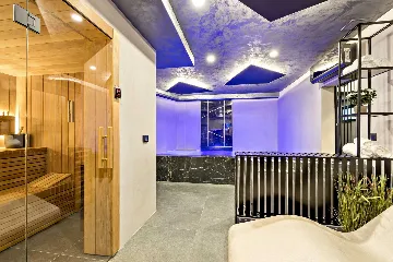 Modern Six-Bedroom Villa with Pool in Makarska