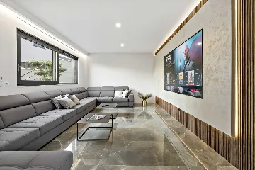 Modern Six-Bedroom Villa with Pool in Makarska