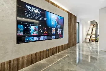 Modern Six-Bedroom Villa with Pool in Makarska