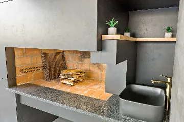 Modern Six-Bedroom Villa with Pool in Makarska