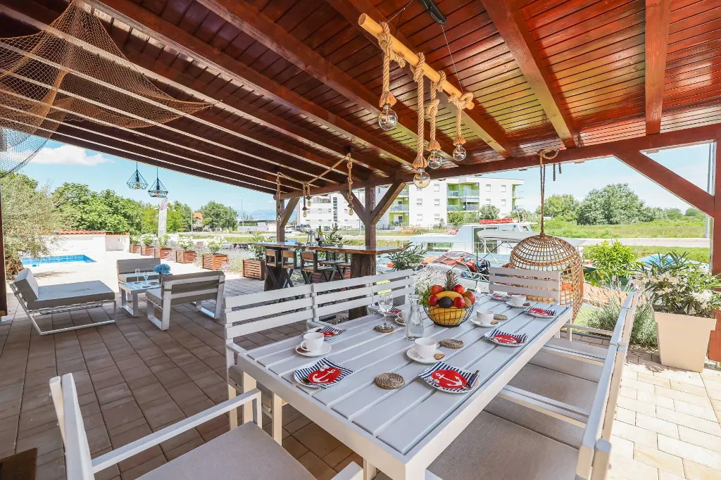 Modern Family Villa with Pool in Nin