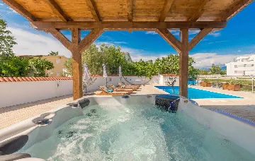 Modern Family Villa with Pool in Nin