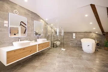 Modern Family Villa with Pool in Nin