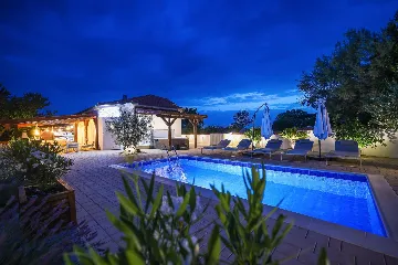 Modern Family Villa with Pool in Nin