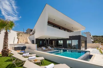 Modern Family Villa with Pool near Primošten