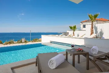 Modern Family Villa with Pool near Primošten