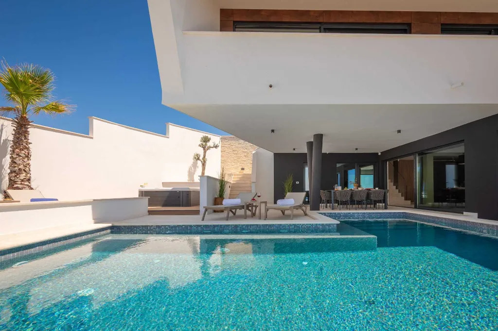 Modern Family Villa with Pool near Primošten