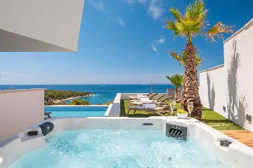 Modern Family Villa with Pool near Primošten