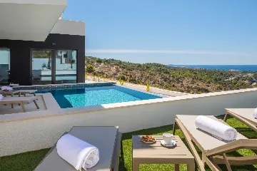 Modern Family Villa with Pool near Primošten