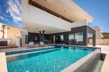 Modern Family Villa with Pool near Primošten