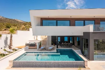 Modern Family Villa with Pool near Primošten