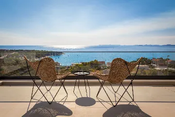 Modern Family Villa with Pool near Primošten