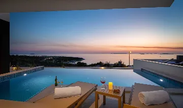 Modern Family Villa with Pool near Primošten