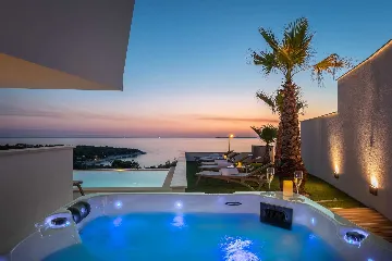 Modern Family Villa with Pool near Primošten