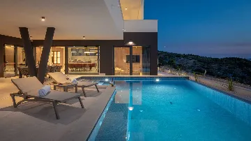 Modern Family Villa with Pool near Primošten