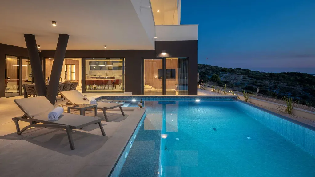 Modern Family Villa with Pool near Primošten