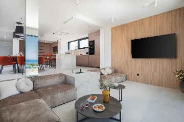 Modern Family Villa with Pool near Primošten