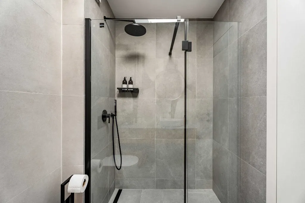 Modern Villa Retreat with Pool in Rogoznica
