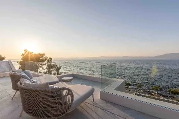 Modern Seaside Villa with Pool in Sutivan