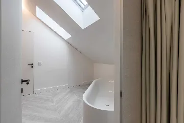 Modern Seaside Villa with Pool in Sutivan