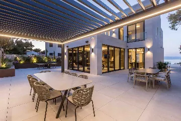 Modern Seaside Villa with Pool in Sutivan