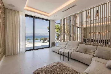 Modern Seaside Villa with Pool in Sutivan
