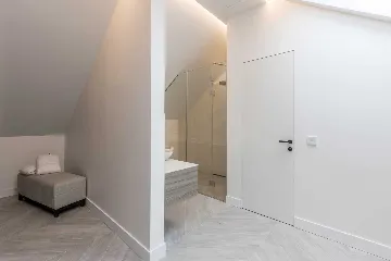 Modern Seaside Villa with Pool in Sutivan