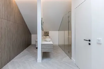 Modern Seaside Villa with Pool in Sutivan