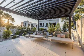 Modern Seaside Villa with Pool in Sutivan