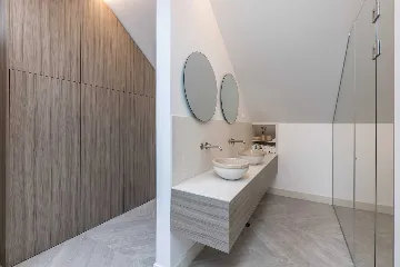 Modern Seaside Villa with Pool in Sutivan