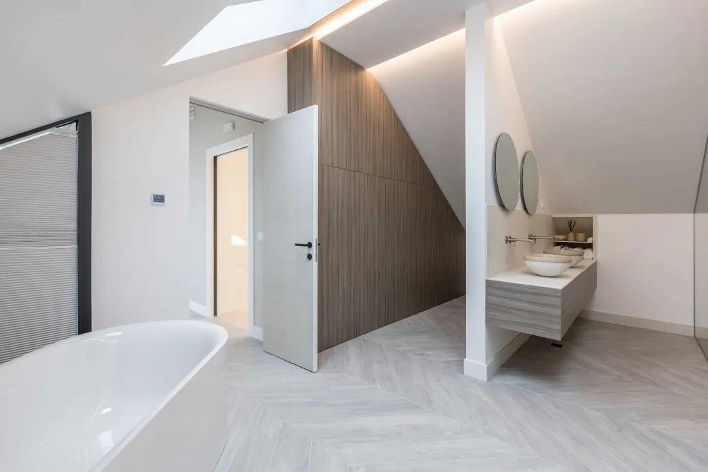 Modern Seaside Villa with Pool in Sutivan