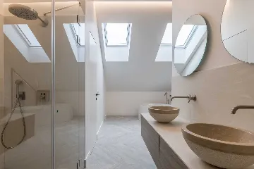 Modern Seaside Villa with Pool in Sutivan