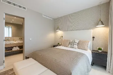 Modern Seaside Villa with Pool in Sutivan