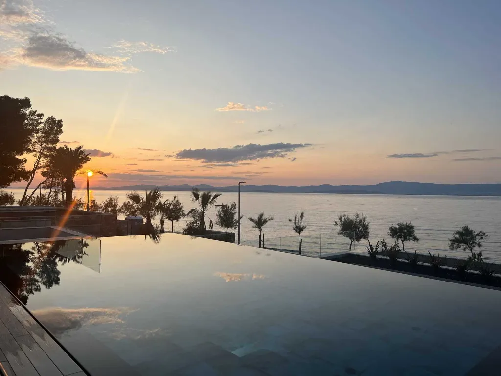 Modern Seaside Villa with Pool in Sutivan