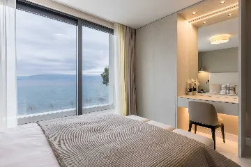 Modern Seaside Villa with Pool in Sutivan