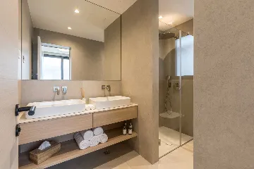 Modern Seaside Villa with Pool in Sutivan