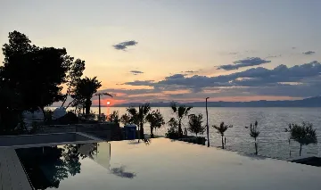 Modern Seaside Villa with Pool in Sutivan