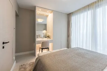 Modern Seaside Villa with Pool in Sutivan