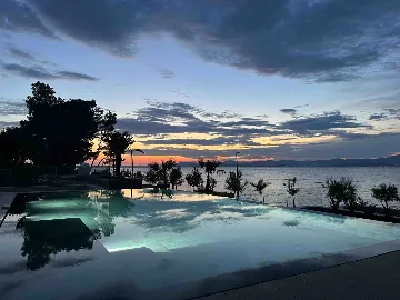 Modern Seaside Villa with Pool in Sutivan