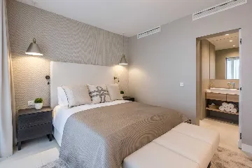 Modern Seaside Villa with Pool in Sutivan