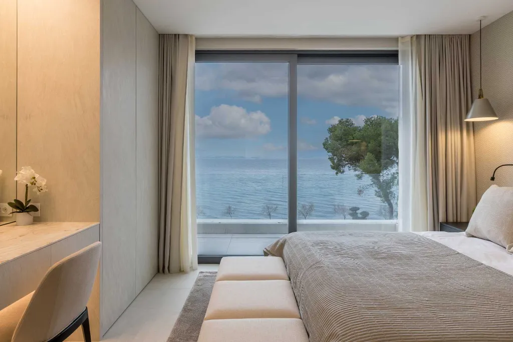 Modern Seaside Villa with Pool in Sutivan
