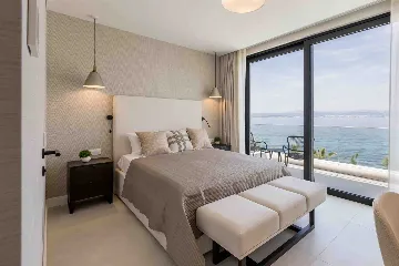 Modern Seaside Villa with Pool in Sutivan