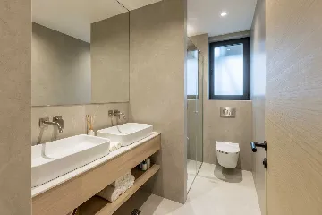 Modern Seaside Villa with Pool in Sutivan