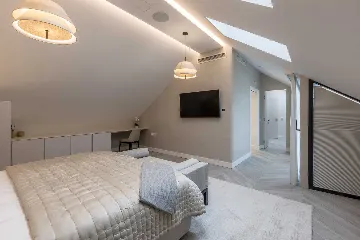 Modern Seaside Villa with Pool in Sutivan