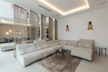 Modern Seaside Villa with Pool in Sutivan