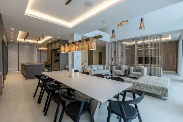 Modern Seaside Villa with Pool in Sutivan