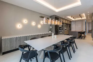 Modern Seaside Villa with Pool in Sutivan